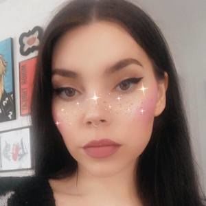 Meet your Posher, Hali